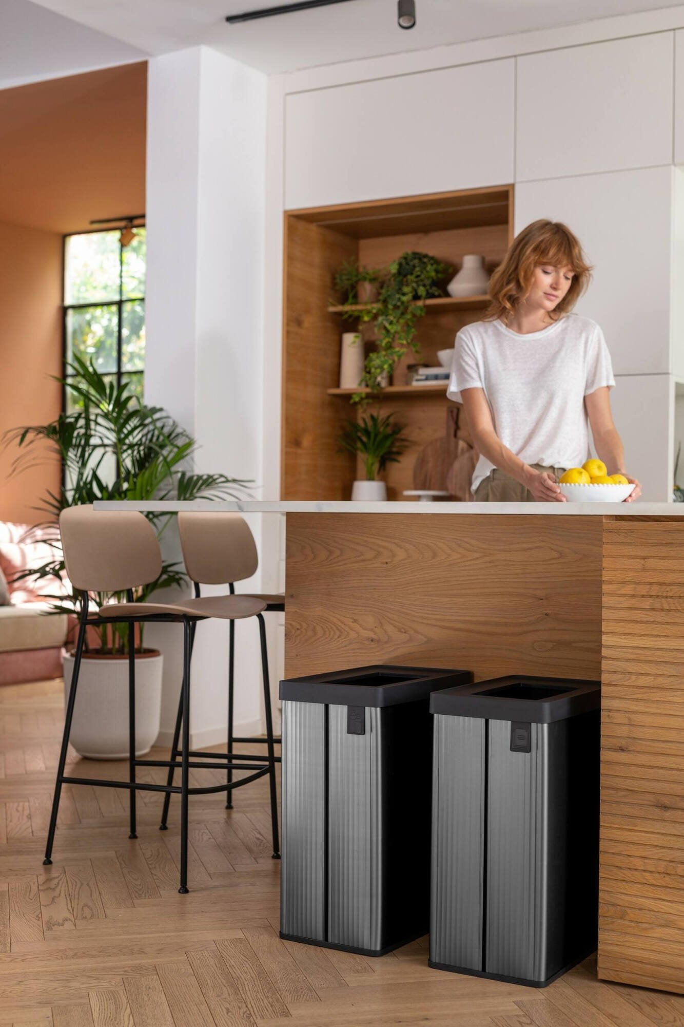 Pattumiera Tofino, Cestino portarifiuti, Bidone per raccolta differenziata, Mobile per spazzatura, 44x27 h69 cm, Grigio scuro