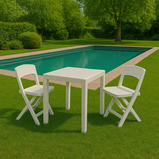 Set salotto da esterno Sanzeno, Salottino outdoor o indoor, Tavolo quadrato con 2 sedie pieghevoli, Made in Italy, Bianco