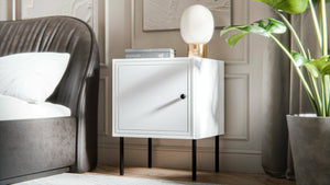 Set di 2 comodini Crecchio, Comò basso con anta battente e vano interno, Finitura effetto liscio con dettaglio geometrico, 45x39 h59 cm, Bianco