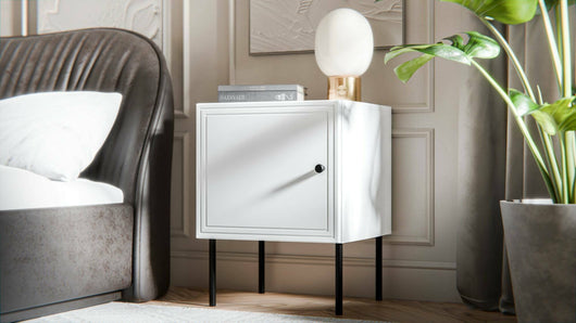 Set di 2 comodini Crecchio, Comò basso con anta battente e vano interno, Finitura effetto liscio con dettaglio geometrico, 45x39 h59 cm, Bianco