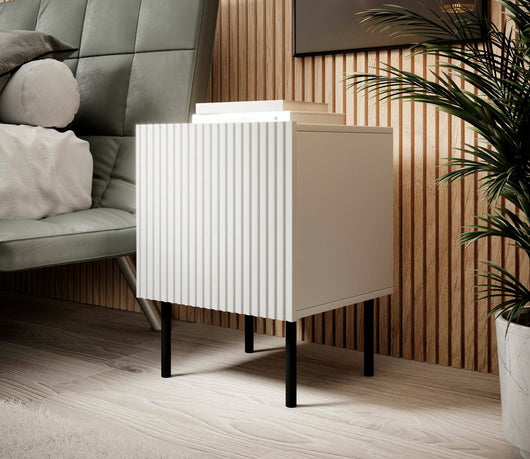 Set di 2 comodini Livraga, Comò basso con anta battente e vano interno, Finitura effetto cannettato, 45x40 h51 cm, Bianco