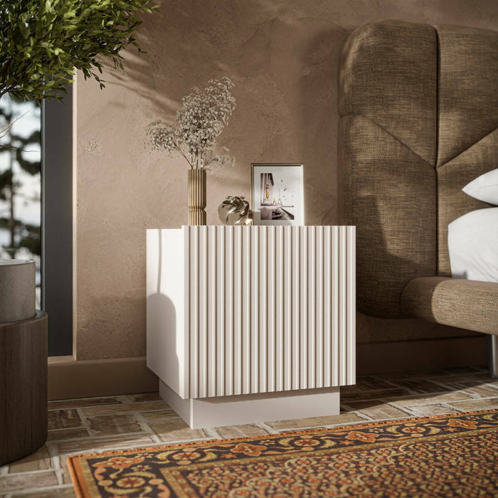 Comodino Revo, Com basso con anta battente e vano interno, Finitura effetto cannettato, 47x40 h45 cm, Beige