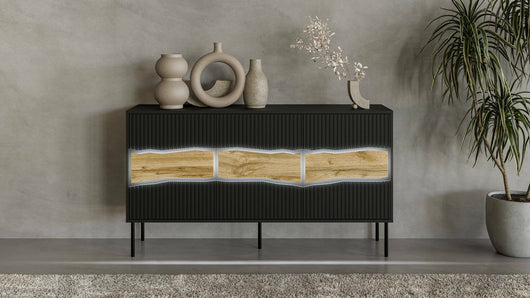 Credenza Saliceto, Madia da salotto con tre ante battenti e vani interni, Rialzata da terra, 144x40 h80 cm, Nero e Rovere Nodi
