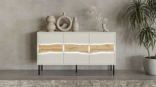 Credenza Saliceto, Madia da salotto con tre ante battenti e vani interni, Rialzata da terra, 144x40 h80 cm, Beige e Rovere Nodi