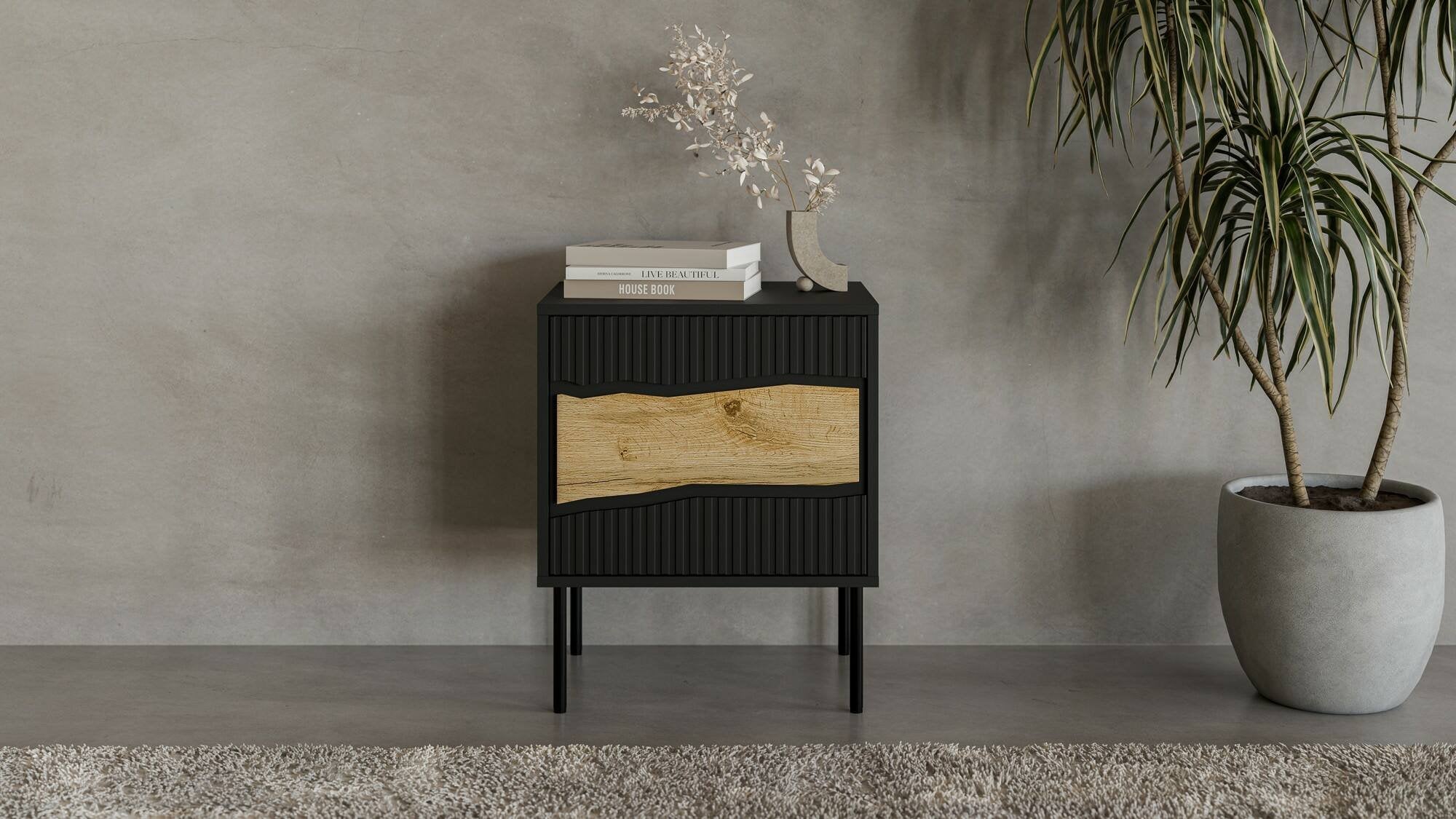 Set di 2 comodini Ussana, Comò basso con anta battente e vano interno, Finitura effetto liscio, 50x40 h62 cm, Nero e Rovere Nodi