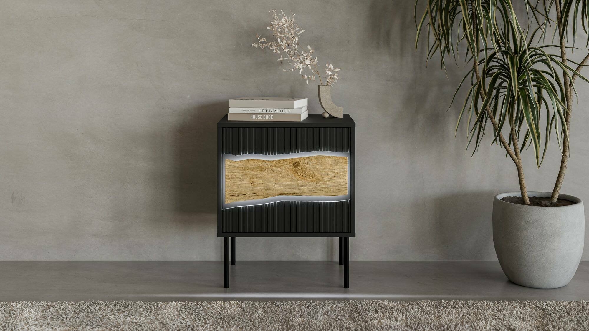 Set di 2 comodini Ussana, Comò basso con anta battente e vano interno, Finitura effetto liscio, 50x40 h62 cm, Nero e Rovere Nodi