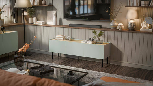 Mobile porta TV Calanna, Madia da salotto con tre ante battenti e tre vani interni, Rialzato da terra, 150x40 h52 cm, Verde e Rovere