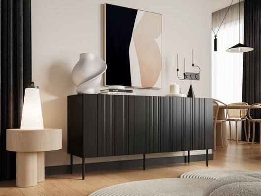 Credenza Spirano, Madia da salotto con tre ante battenti e vani interni, Rialzata da terra, 151x42 h75 cm, Nero