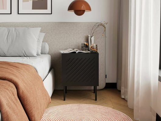 Set di 2 comodini Viano, Comò basso con cassetto e vano interno, Finitura effetto liscio con dettaglio geometrico, 45x42 h59 cm, Nero