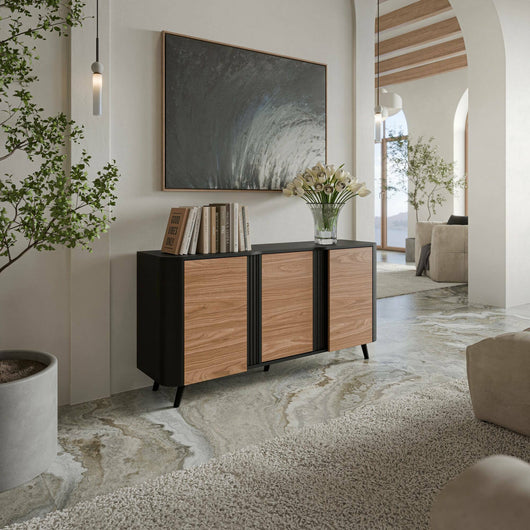 Credenza Loreo, Madia da salotto con tre ante battenti e vani interni, Rialzata da terra, 151x42 h70 cm, Nero e Noce