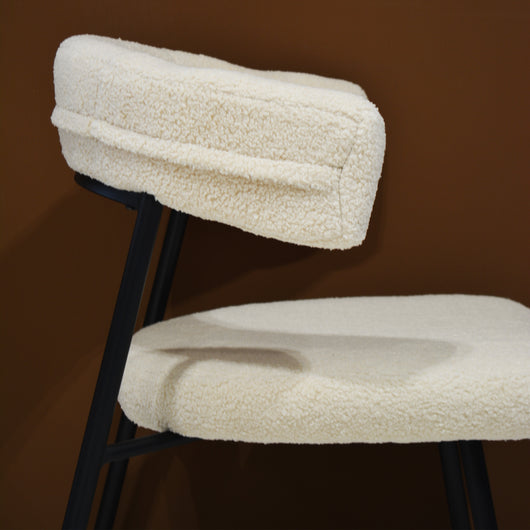 Set Da Due Poltrone,Megan, Imbottita, Rivestita In  Tessuto Bouclè, Color Corda, Struttura In Metallo Laccata Nera