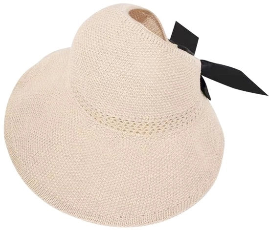 Cappello da sole aperto con canna di paglia