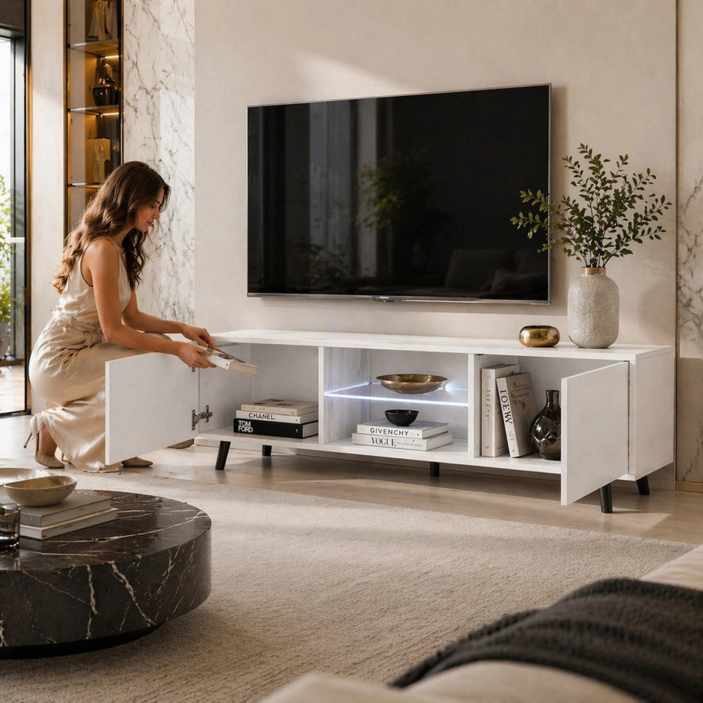 Mobile TV In Melaminico Con 2 Ante Battenti Vano Centrale Con Ripiano In Vetro E LED Piedini In Metallo Per Soggiorno Salotto Zona Living 140 X 31.5 X 40 Cm Bianco
