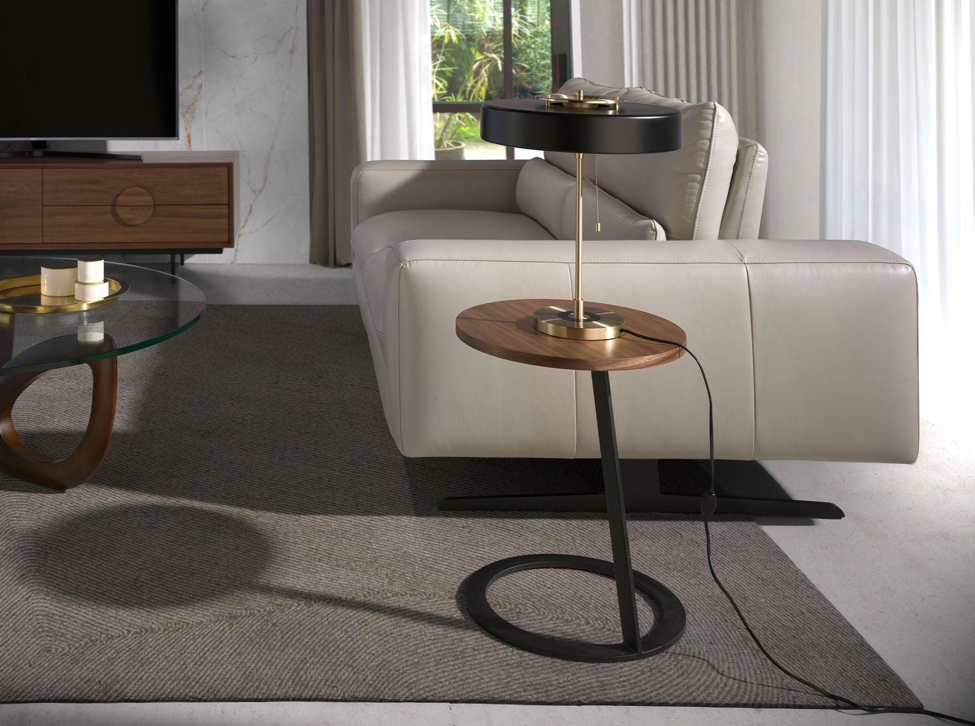 Lampada da tavolo in alluminio oro e alluminio nero