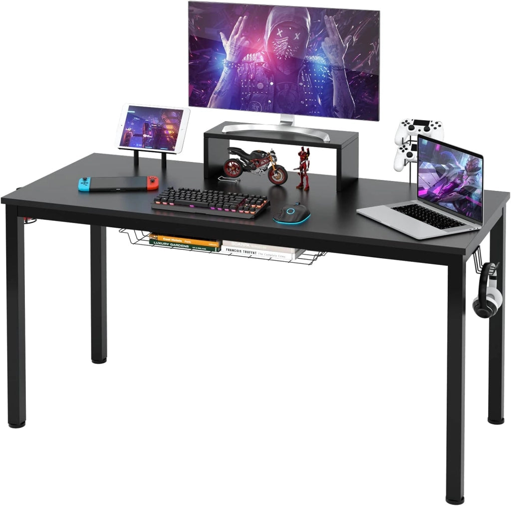 Scrivania da Gaming da 140 cm, Scrivania Ergonomica con Portabicchieri, Mensola per Monitor, Gancio per Cuffie, Cestino Portaoggetti, Scaffale per Supporti Multimediali e Piedini Regolabili
