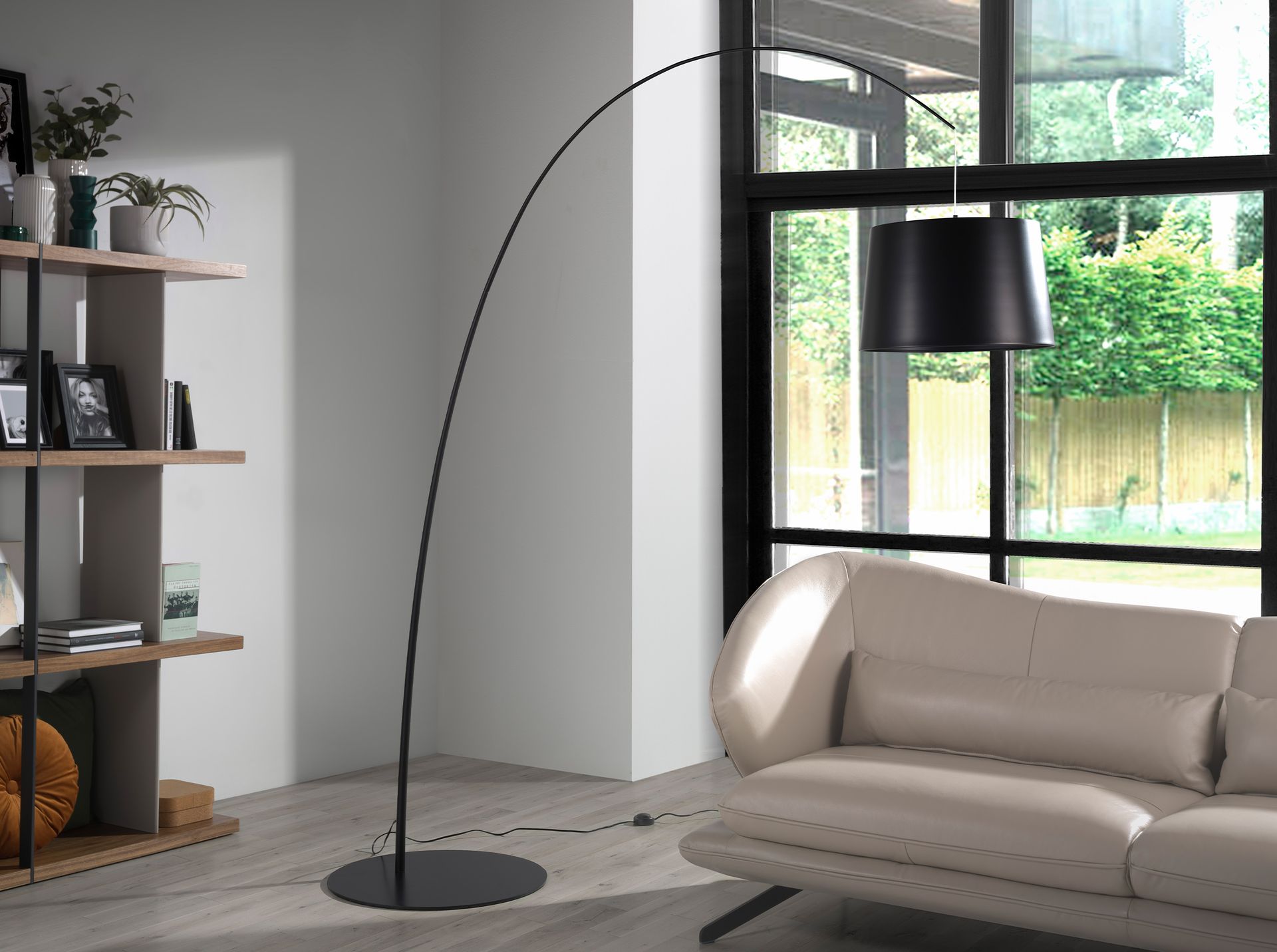 Lampada da terra regolabile in acciaio nero