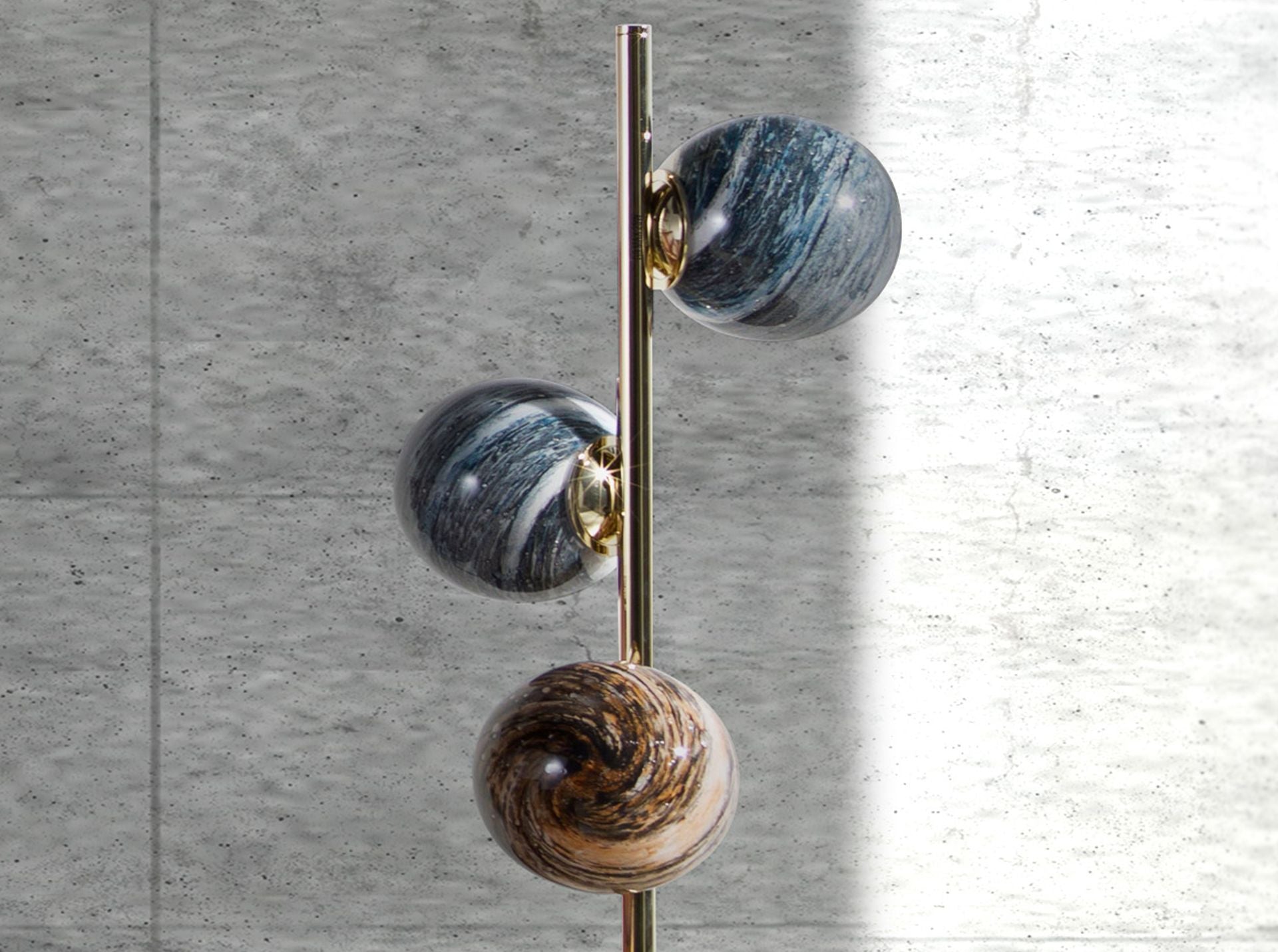 Lampada da tavolo in acciaio inox