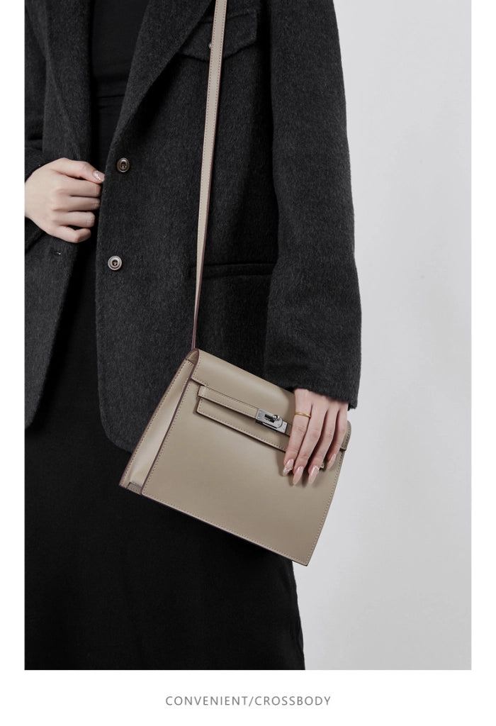 Borsa a tracolla da ballo in vera pelle, colore grigio.