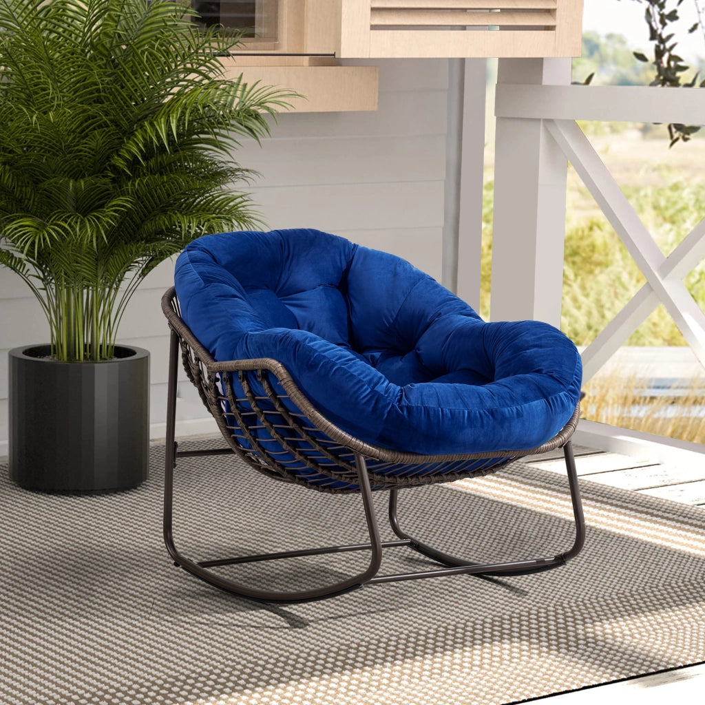 Poltrona a dondolo in rattan sintetico con cuscino imbottito struttura in acciaio e design ergonomico blu navy