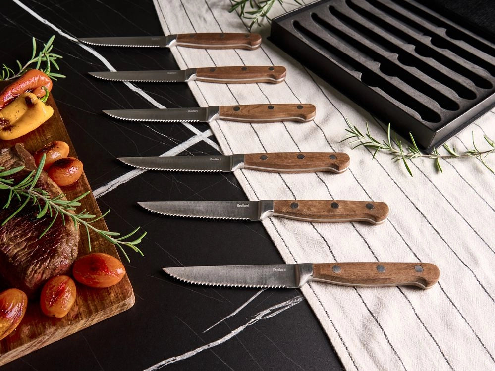 Set di coltelli da bistecca 6 pezzi Elegante confezione in acciaio inossidabile Manico in legno Lama seghettata Marrone