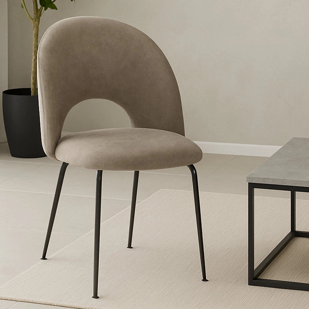 Sedia da sala pranzo Paola in microfibra nabuk tortora con gambe in metallo nero