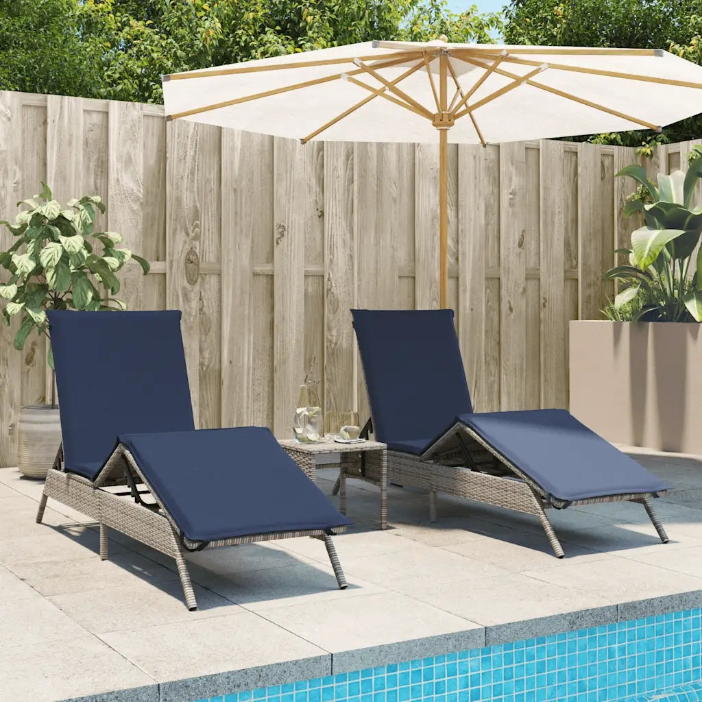Lettini Prendisole 2 pz con Tavolino Grigio in Polyrattan 4002716