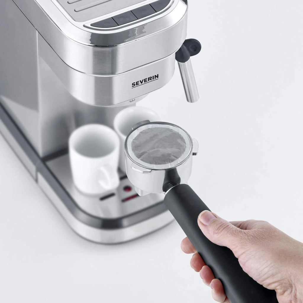 Severin ka 5994 macchina espresso espresa, per 1 o 2 tazze, adatta per cialde ese e caffè macinato, pronta in 40 secondi, pressione 15 bar, 1350 w, acciaio inox, argento/nero