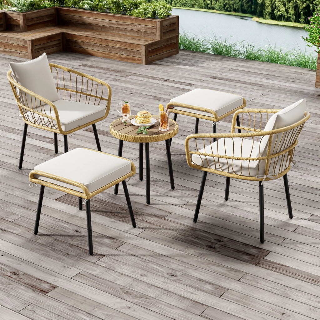 Tavolo; 2 Sedie e 2 Sgabelli da Giardino; Mobili per Esterno in Rattan e Tessuto; Bianco e Naturale