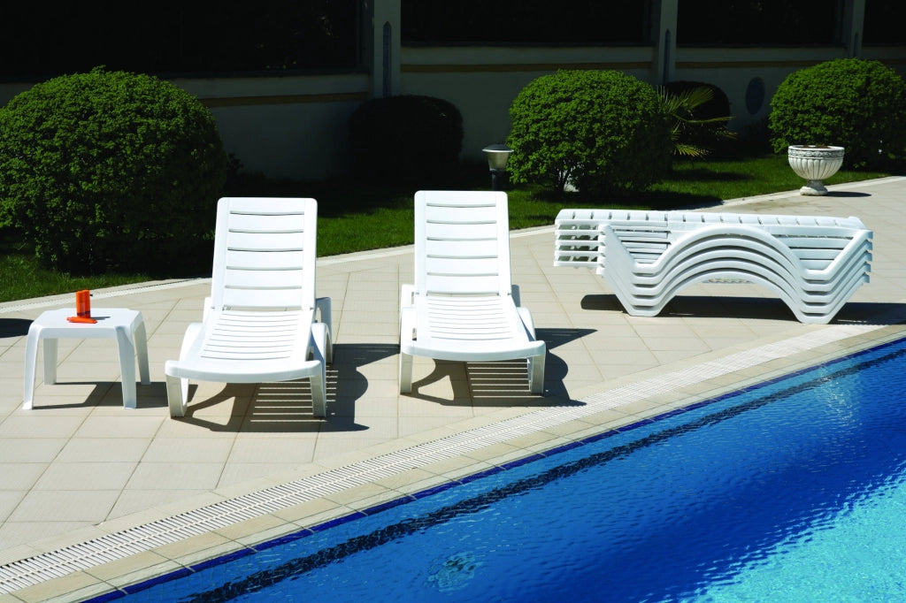 Set di 4 lettini prendisole acqua