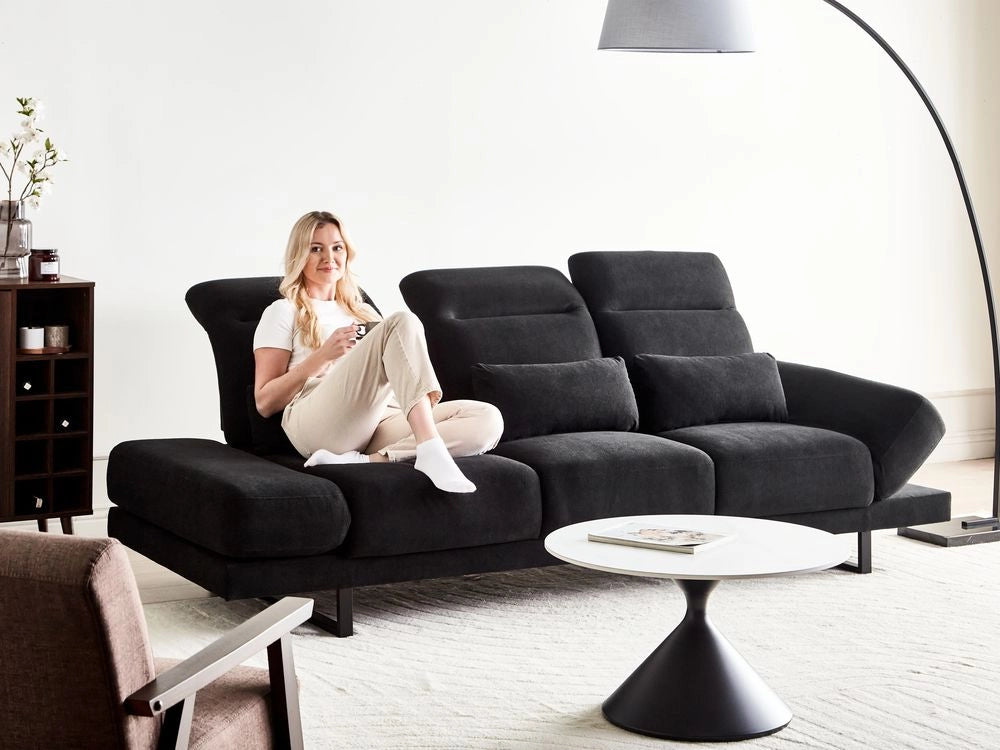 Divano moderno a 3 posti con Rivestimento in poliestere e Gambe in acciaio Nero soggiorno elegante