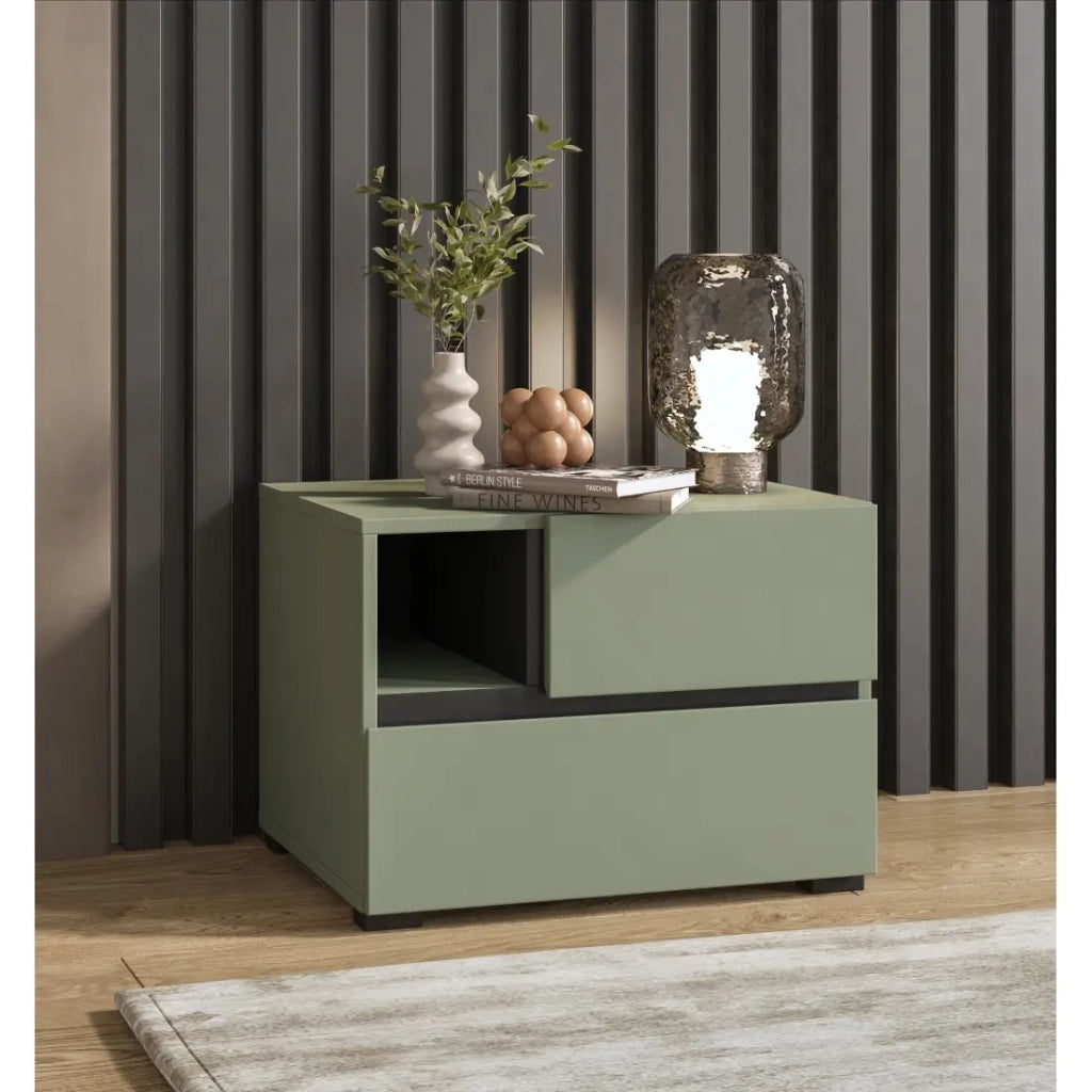 Tavolino da notte HAVANA – 2 cassetti e 1 nicchia – Color salvia verde e nero – Design compatto ed elegante