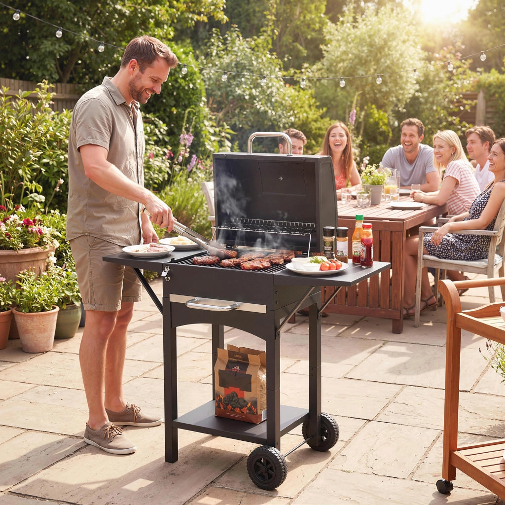 Barbecue a Carbone con 2 Ripiani Laterali, Termometro, Coperchio e Ruote, 110x46.5x101 cm, Nero