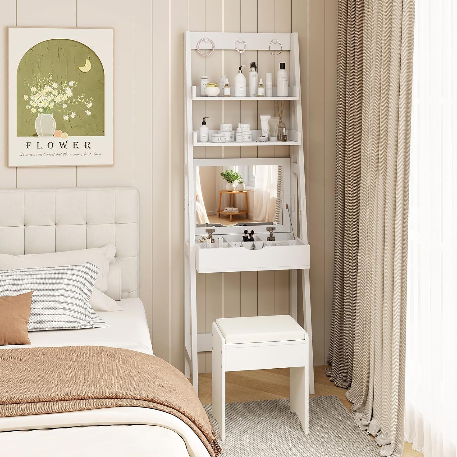 Toeletta Trucco con Specchio Occultabile, Set Tavolo e Sgabello da Trucco con 2 Ripiani, Tavolo da Trucco con Specchio Ribaltabile, Ganci, Ripiani e Sgabello Imbottito (Bianco)
