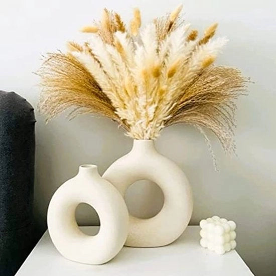 Set di 2 vasi ceramici bianchi per decorazione di casa. Decorazione fiorita secca. Vasi per decorazione di tavola con pampas. Decorazione di interni ceramica da regalo. Vasi ceramici grande e medio.