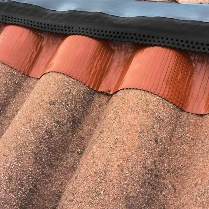 Sottocolmo Universale Top con Fascia in PP Bandelle Laterali Plissettate in Alluminio, Rotolo da 20Metri con Adesivo da 200 mm