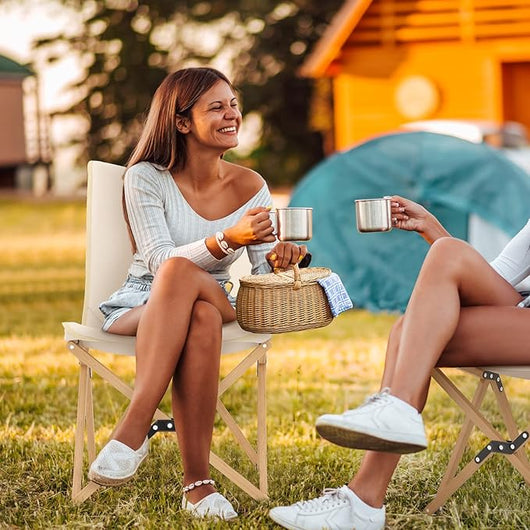 Set di 2 Sedie da Campeggio a Farfalla Pieghevole, con Borsa per il Trasporto, Sedia da Giardino in Bambù con Tasca Portaoggetti, Capacità di 150 KG, per Campeggio Pesca Picnic (Beige)