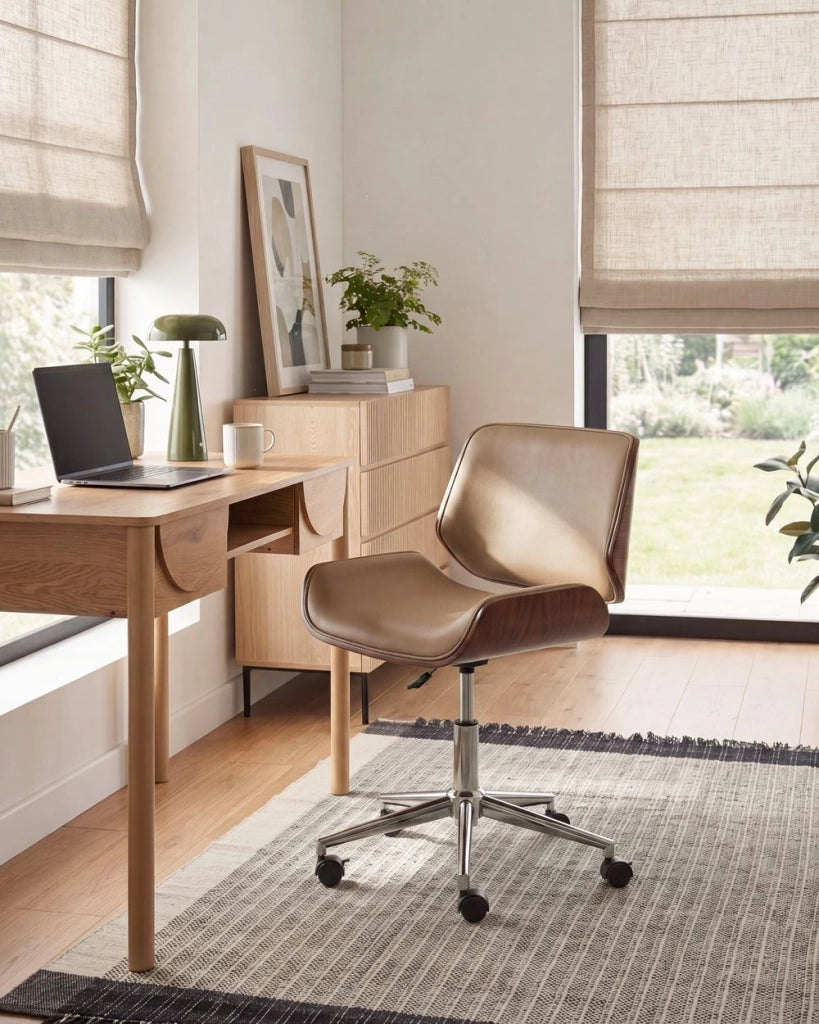 Sedia da ufficio ecopelle beige e legno scuro arredamento da ufficio elegante
