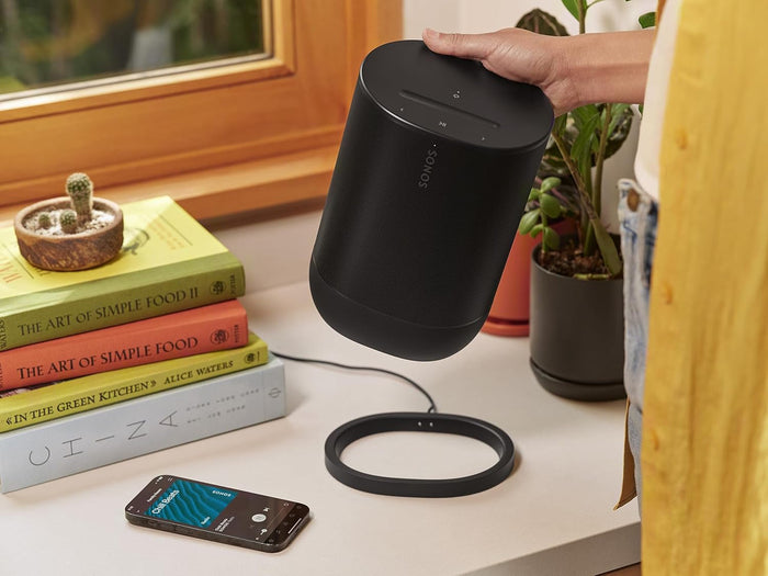 Sonos Move 2 | Speaker portatile wireless con Wi-Fi, Bluetooth, Amazon Alexa, 24 ore di autonomia della batteria, base di ricarica wireless - Nero