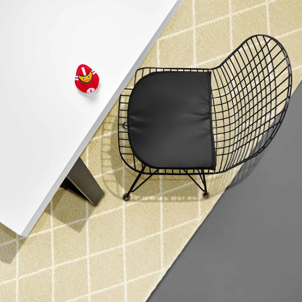 Tavolo da pranzo 160x90cm in legno e metallo con piedi trapezoidali e ripiano in colore legno teak