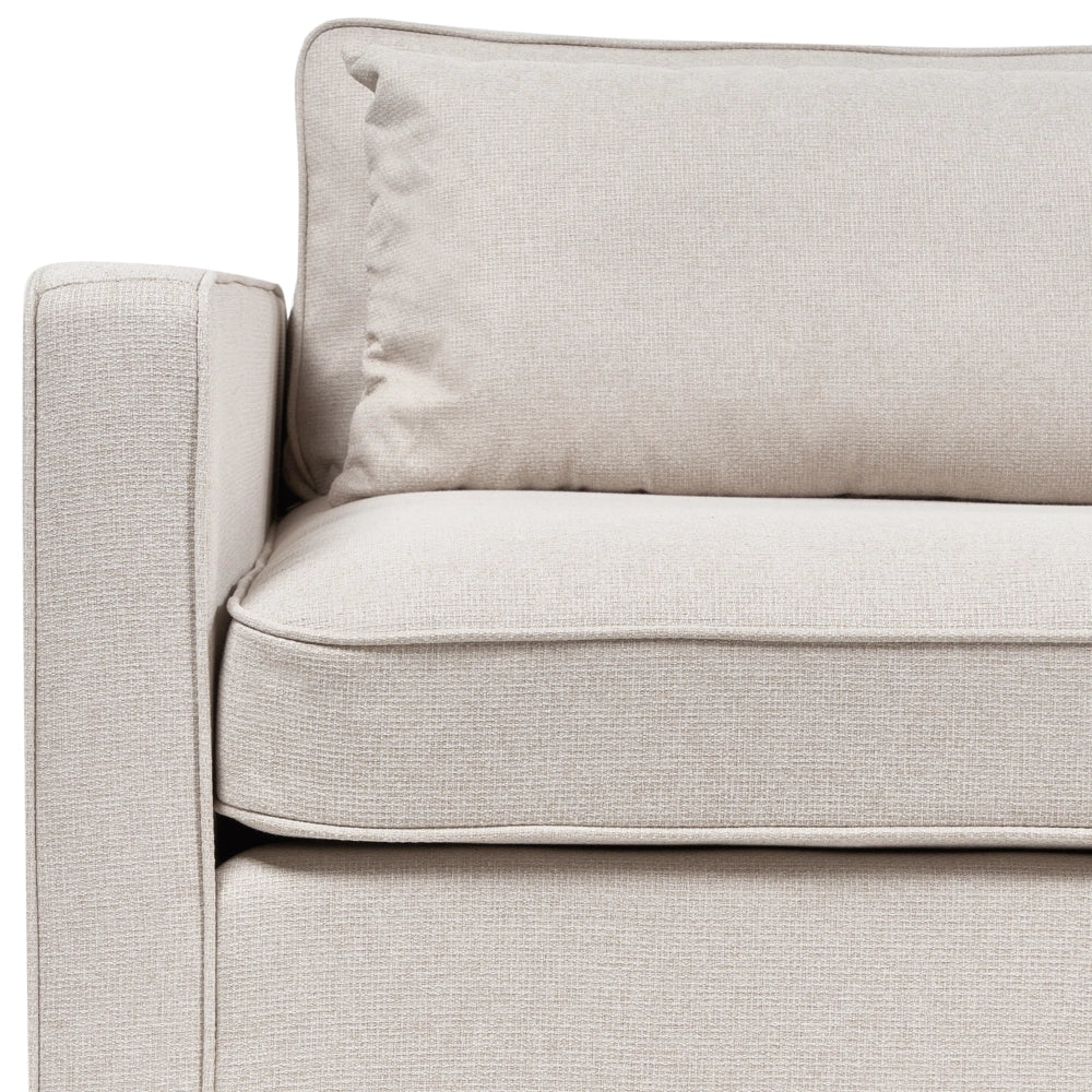 Divano in tessuto beige 3 posti con braccioli e gambe in legno stile moderno