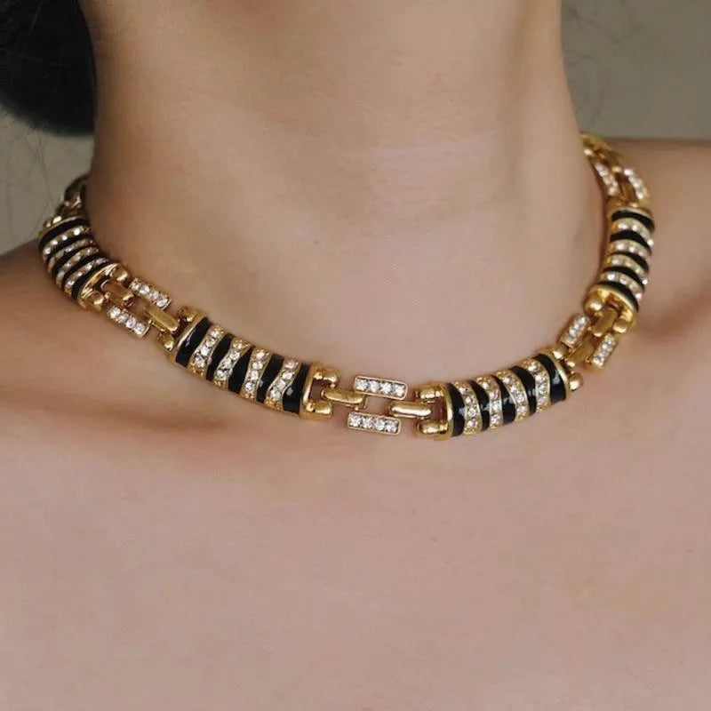 Set di gioielli con perline di semi di zebra nera: collana, orecchini e bracciale fatti a mano.