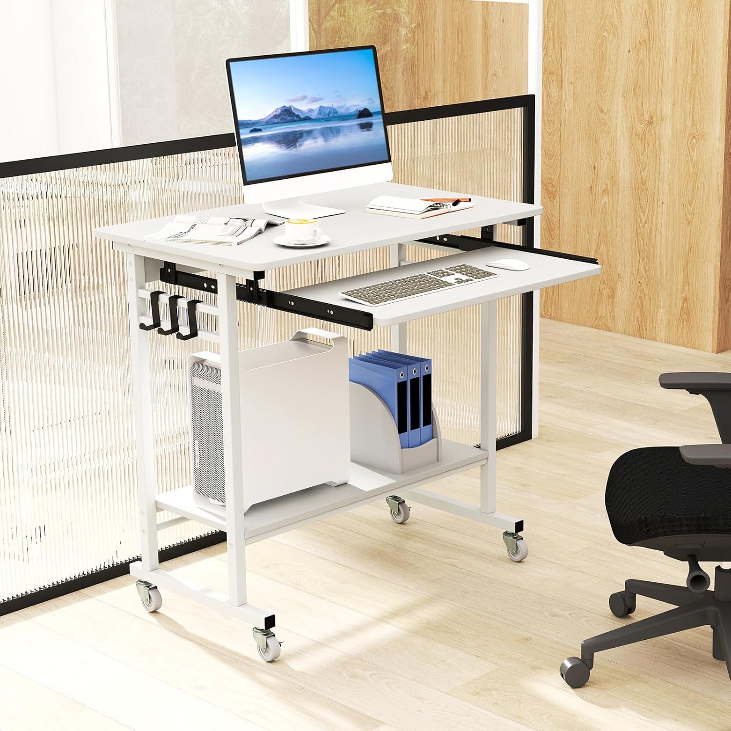 Scrivania con Ruote, Vassoio per Tastiera, Supporto per CPU e Ganci, Scrivania Moderna in Legno e Metallo per Salotto e Camera da Letto, 80 x 50 x 78 cm (Bianco)