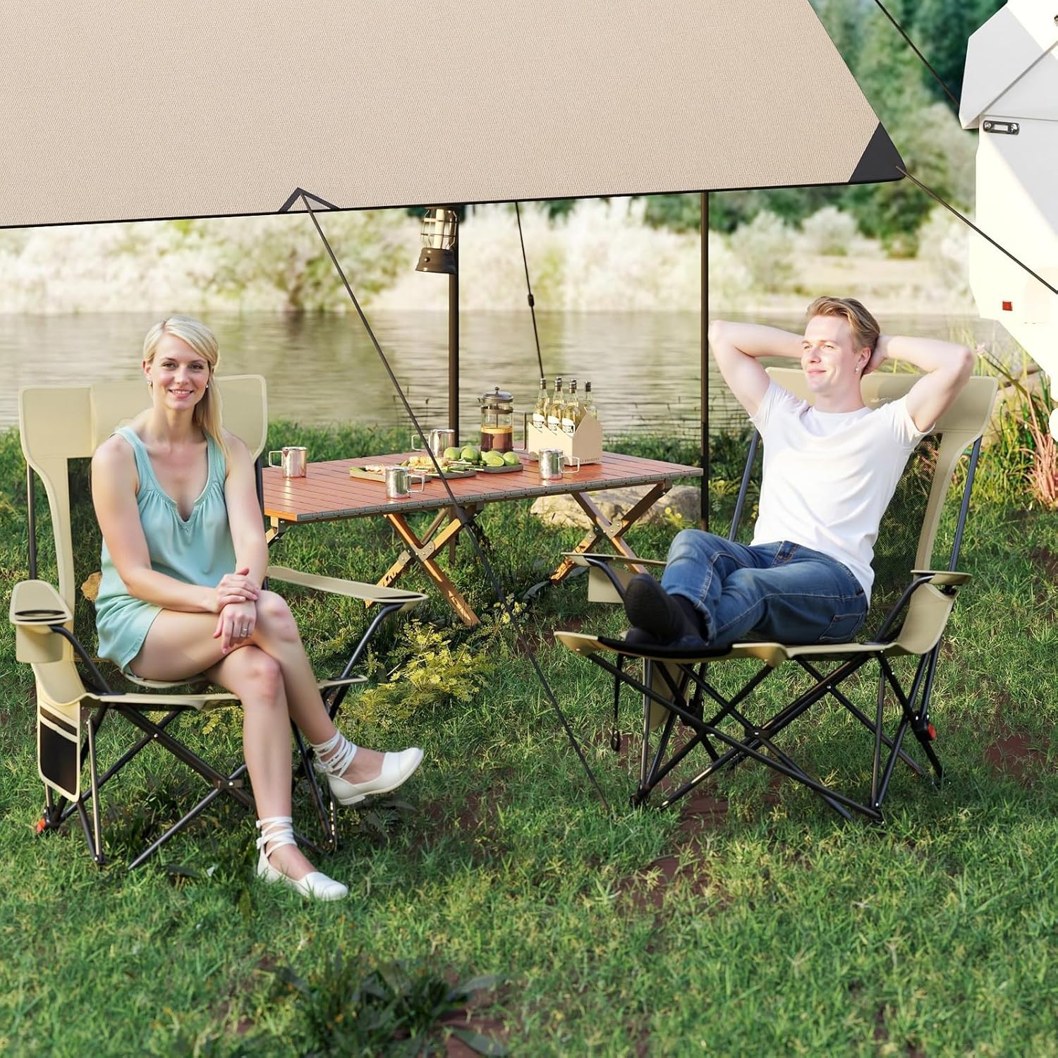 Sedia da Campeggio con Poggiapiedi Rimovibile, Sedia Pieghevole con Schinale Reclinabile, Braccioli e Portabicchieri, Portata 150 kg, Sdraio in Testtuto Oxford per Giardino e Spiaggia (Verde)