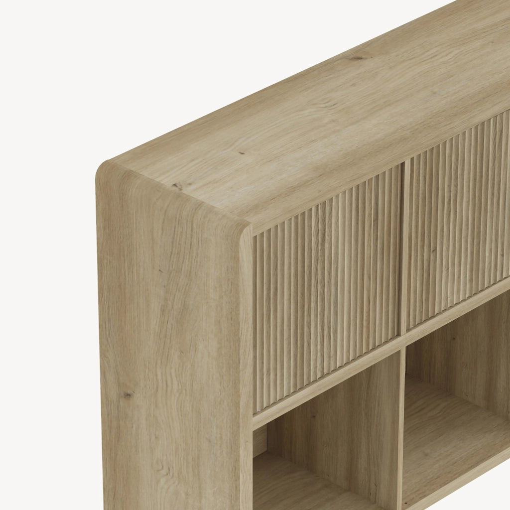 Credenza Bassa Lukkodso con 4 Ante e Scomparti Aperti 77x145x30 cm Effetto Rovere medio-chiaro [en.casa]