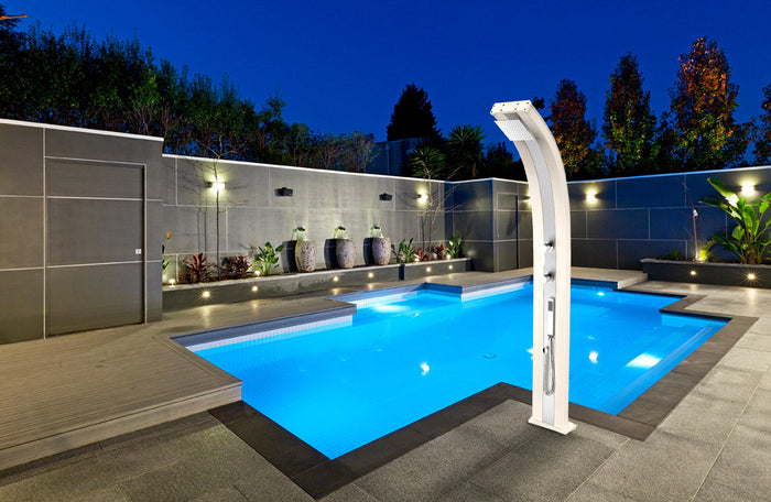 Doccia Solare da Esterno Giardino 40L Miscelatore e Doccetta Mobile Arkema Dada Fascia Inox Grigio