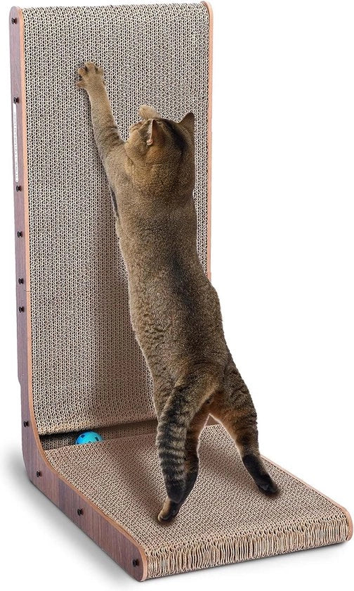Krabbatore per Gatti con Giocattolo a Forma di Ballo - Ballo Incluso - Krabbatore a L con Superficie Scratch - Sdraiogatto in Cartone - Krabbatore Stabile e Sostenibile - Protezione per Mobili - Rotaibile