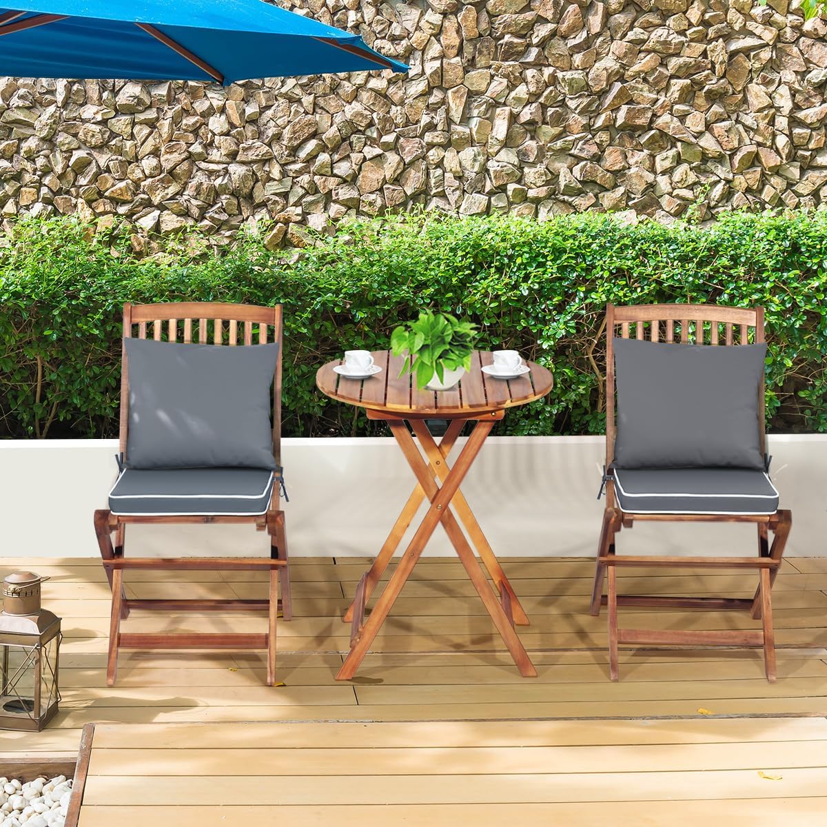 Set Tavolino e Sedie da Girdino Pieghevole, Set da Bistro 3 Pezzi in Legno di Acacia, con Cuscino, Set di Mobili da Esterno, Tavolino Portato 80kg, Sedie Portate 160kg (Cuscino Grigio)