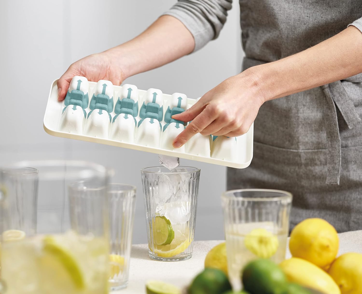 Joseph Joseph Duo QuickSnap Stampo per Ghiaccio in Plastica, Facile da rilasciare e riutilizzabile, con coperchio, Salvaspazio ed Impilabile, Blu