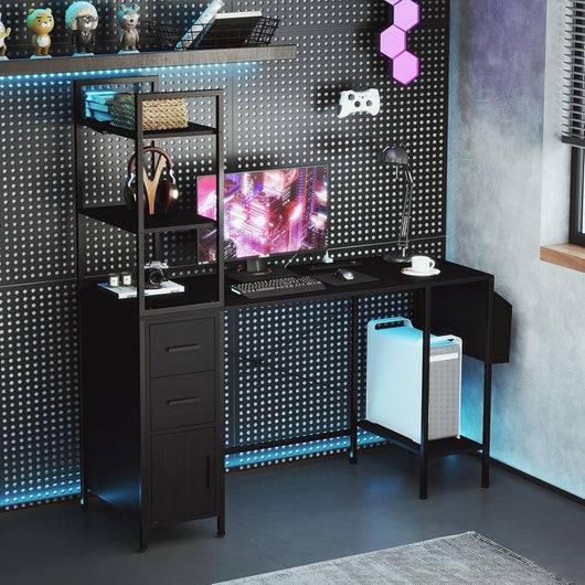 Scrivania con Libreria e Luci LED a Telecomando, Scrivania da Ufficio con Prese di Corrente, 2 Cassetti, 4 Ripiani e Anta, Scrivania per PC Salvaspazio con Tasca, 120 x 65 x 130 cm, Nero