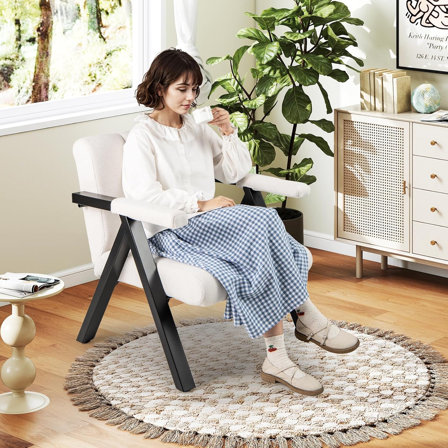 Poltrona da Salotto, Sedia Ergonomica con Struttura in Metallo, Braccioli e 4 Piedini Regolabili, Sofa Imbottita Relax Moderna per Soggiorno e Camera da Letto, Portata 150 kg (Bianco)